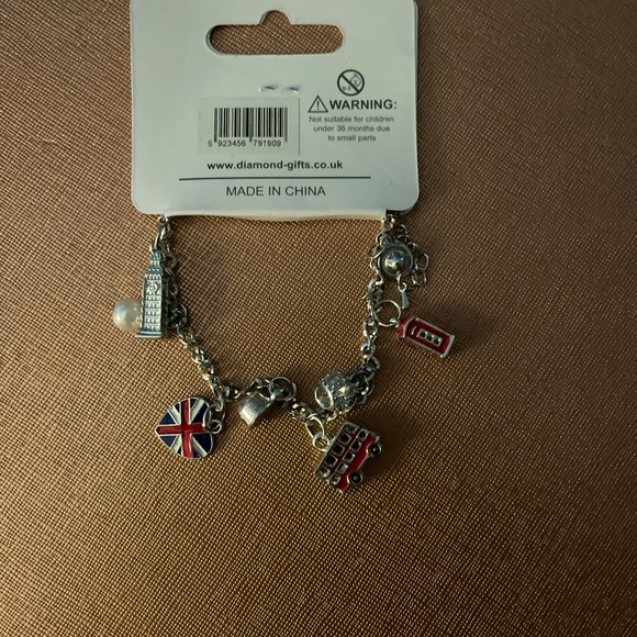 United Kingdom Charm Bracelet - Picture 4 of 4